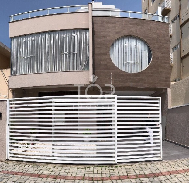 CASA TRIPLEX EM PORTO BELO PEREQUÊ: 10ª foto da galeria de imagens do imóvel