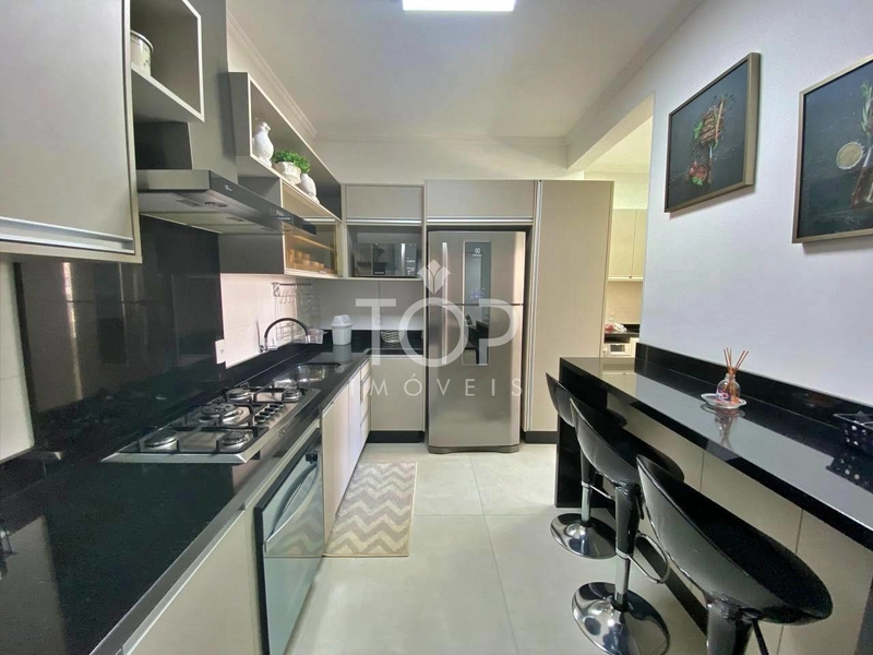 APARTAMENTO MOBILIADO E EQUIPADO EM MEIA PRAIA: 13ª foto da galeria de imagens do imóvel