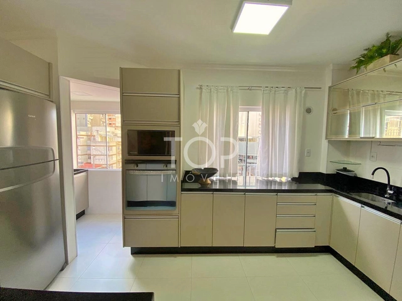 APARTAMENTO MOBILIADO E EQUIPADO EM MEIA PRAIA: 7ª foto da galeria de imagens do imóvel