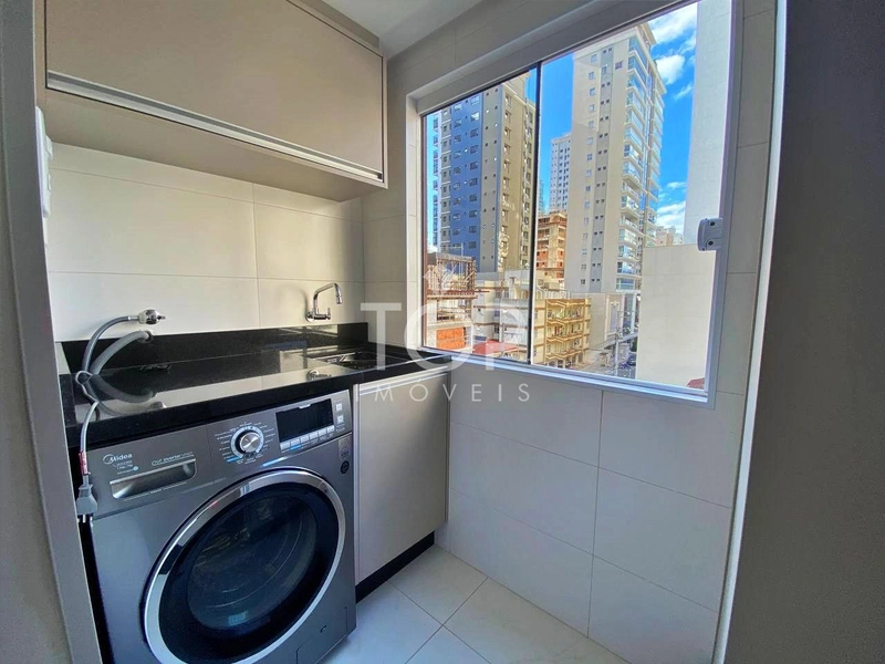 APARTAMENTO MOBILIADO E EQUIPADO EM MEIA PRAIA: 2ª foto da galeria de imagens do imóvel