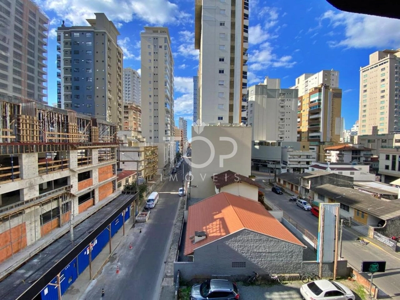 APARTAMENTO MOBILIADO E EQUIPADO EM MEIA PRAIA: 13ª foto da galeria de imagens do imóvel
