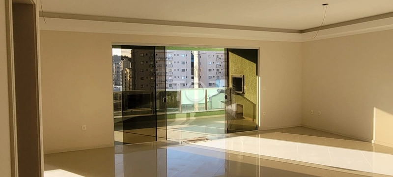 4 SUITES GIGANTE BEM LOCALIZADO MEIA PRAIA: 7ª foto da galeria de imagens do imóvel