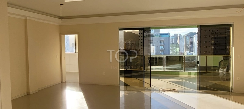 4 SUITES GIGANTE BEM LOCALIZADO MEIA PRAIA: 6ª foto da galeria de imagens do imóvel