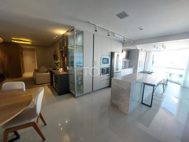 APARTAMENTO FRENTE MAR MOBILIADO NO CENTRO DE ITAPEMA: 5ª foto da galeria de imagens do imóvel