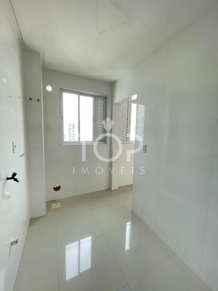 LINDO APARTAMENTO EM MEIA PRAIA: 25ª foto da galeria de imagens do imóvel