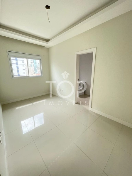 LINDO APARTAMENTO EM MEIA PRAIA: 12ª foto da galeria de imagens do imóvel