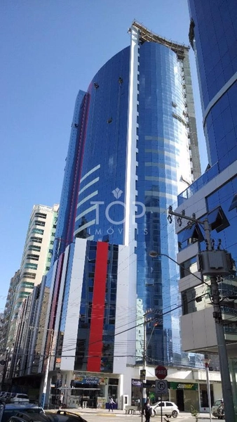 AMPLO APARTAMENTO DE FRENTE PARA AVENIDA: 1ª foto da galeria de imagens do imóvel