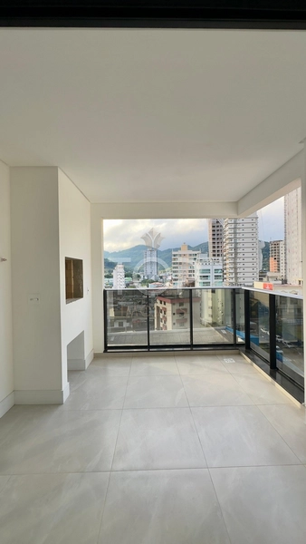 APARTAMENTO NO CENTRO DE ITAPEMA: 2ª foto da galeria de imagens do imóvel