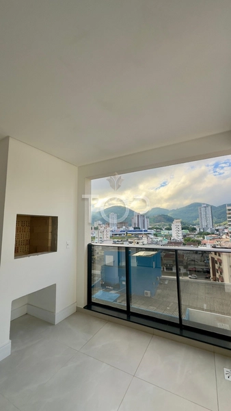 APARTAMENTO NO CENTRO DE ITAPEMA: 1ª foto da galeria de imagens do imóvel