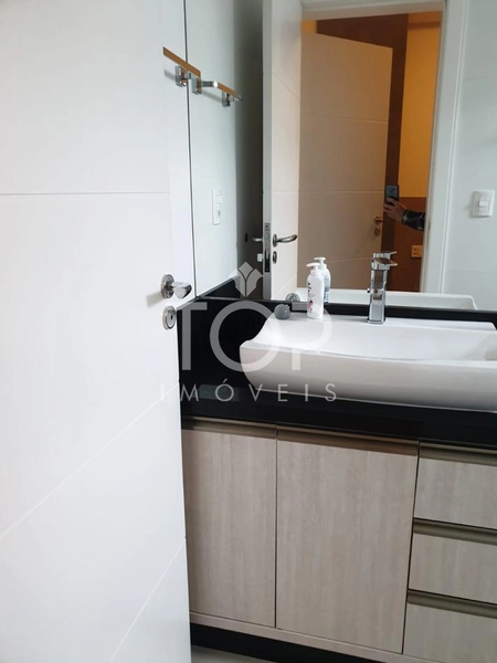 AMPLO APARTAMENTO EM ANDAR ALTO MOBILIADO : 8ª foto da galeria de imagens do imóvel