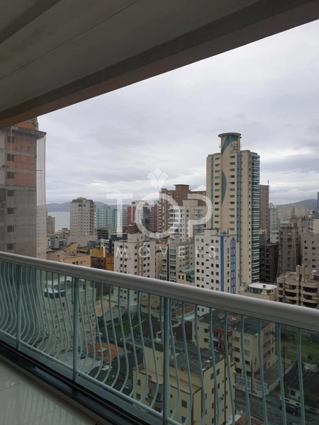 AMPLO APARTAMENTO EM ANDAR ALTO MOBILIADO : 1ª foto da galeria de imagens do imóvel
