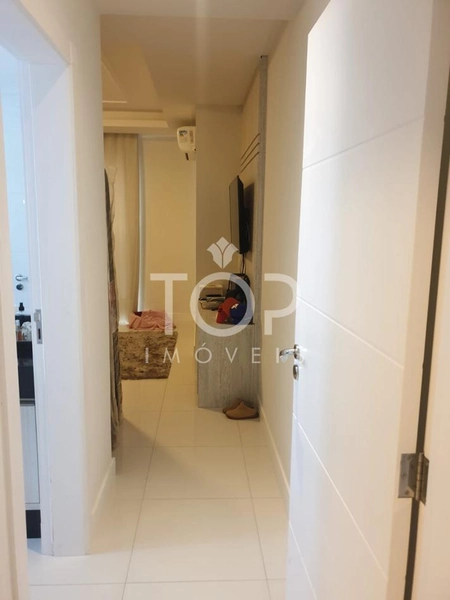 AMPLO APARTAMENTO EM ANDAR ALTO MOBILIADO : 3ª foto da galeria de imagens do imóvel