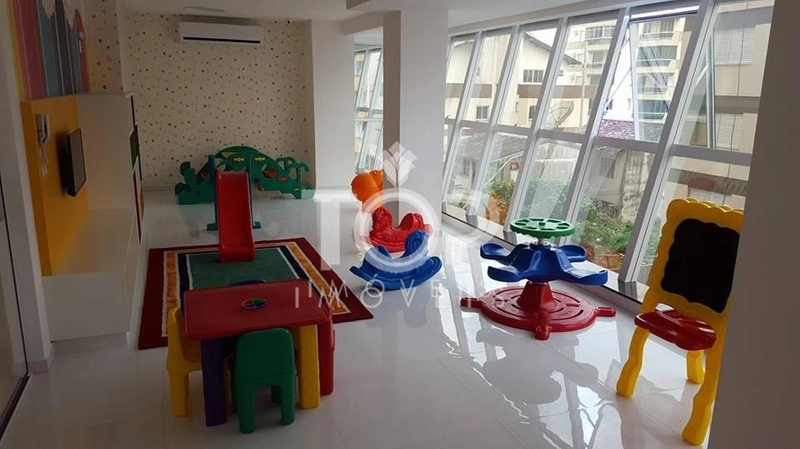 AMPLO APARTAMENTO EM ANDAR ALTO MOBILIADO : 42ª foto da galeria de imagens do imóvel