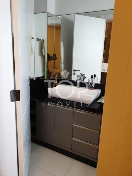 AMPLO APARTAMENTO EM ANDAR ALTO MOBILIADO : 5ª foto da galeria de imagens do imóvel