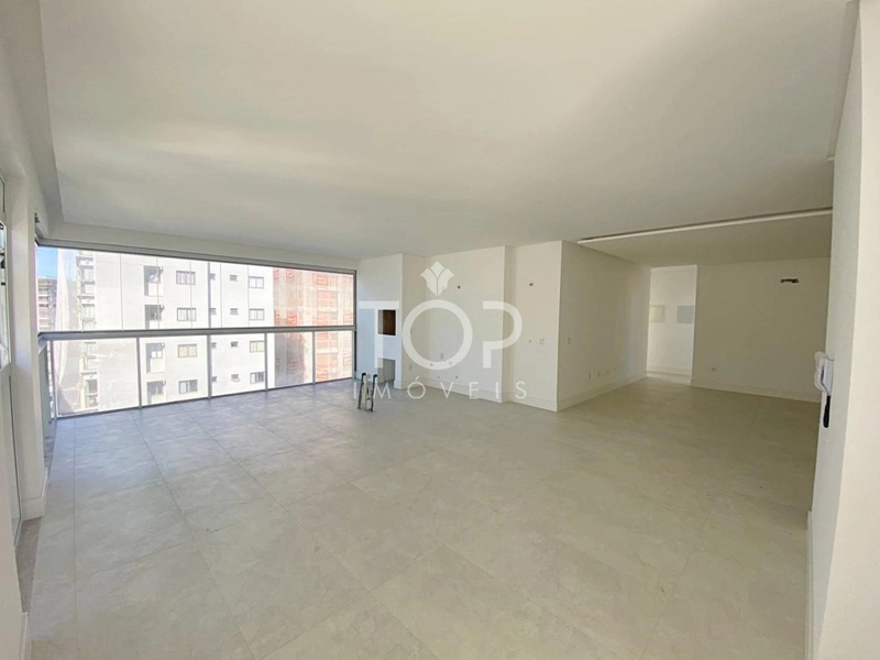 APARTAMENTO PRONTO NA QUADRA MAR EM MEIA PRAIA: 1ª foto da galeria de imagens do imóvel