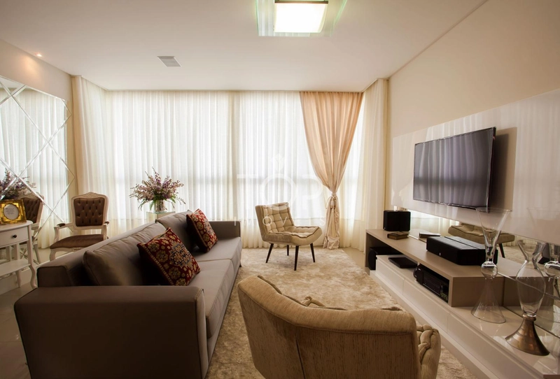 ÓTIMO APARTAMENTO NO CENTRO DE BALNEÁRIO CAMBORIU: 2ª foto da galeria de imagens do imóvel