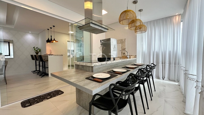 APARTAMENTO MOBILIADO EM MEIA PRAIA: 1ª foto da galeria de imagens do imóvel