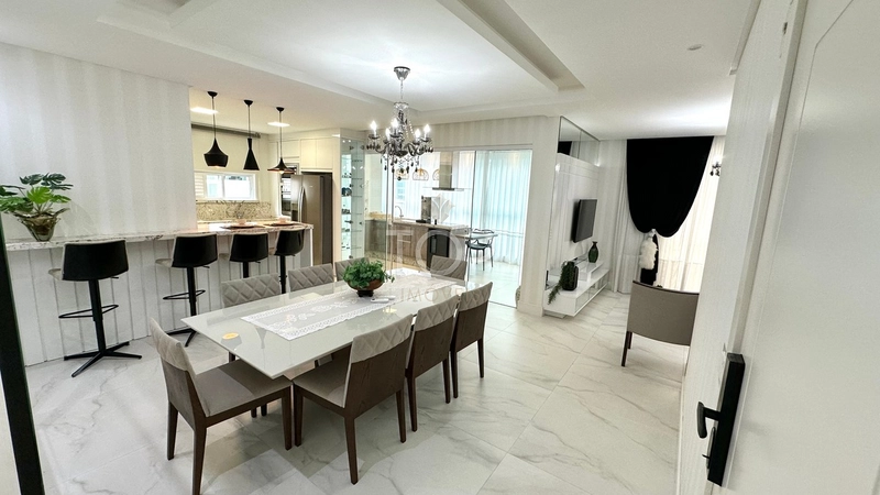 APARTAMENTO MOBILIADO EM MEIA PRAIA: 3ª foto da galeria de imagens do imóvel