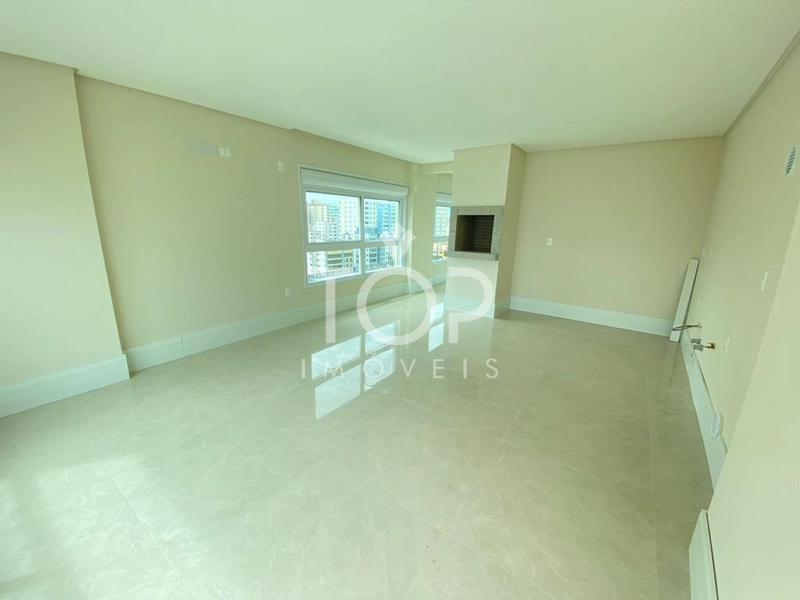 APARTAMENTO EM MEIA PRAIA: 3ª foto da galeria de imagens do imóvel