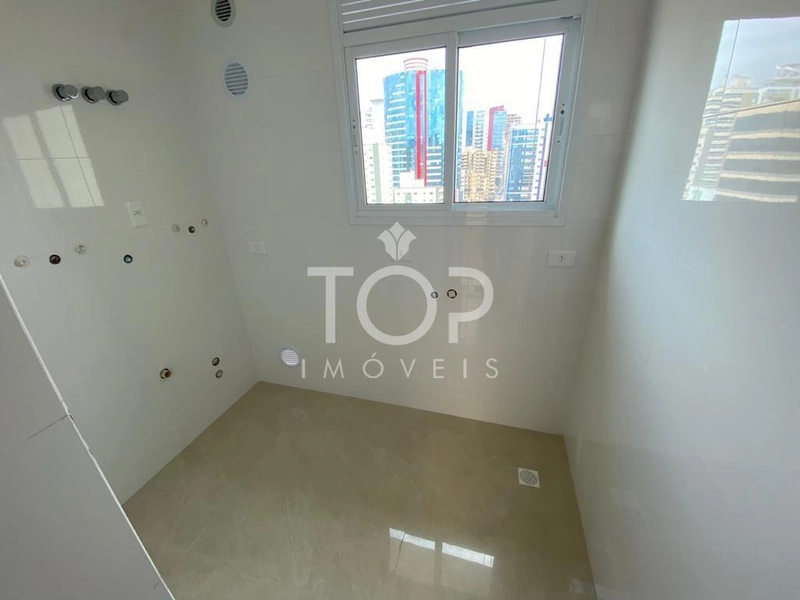 APARTAMENTO EM MEIA PRAIA: 4ª foto da galeria de imagens do imóvel
