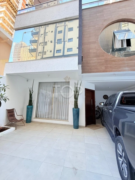 Linda casa mobiliada a 250m do mar em Perequê: 2ª foto da galeria de imagens do imóvel
