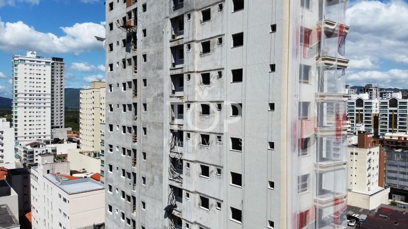 APARTAMENTO FRENTE AVENIDA ALTO PADRAO MEIA PRAIA: 1ª foto da galeria de imagens do imóvel