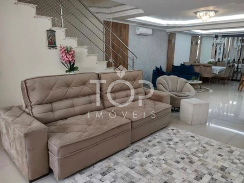 LINDO SOBRADO COM SPA PRIVATIVO PEREQUE : 3ª foto da galeria de imagens do imóvel