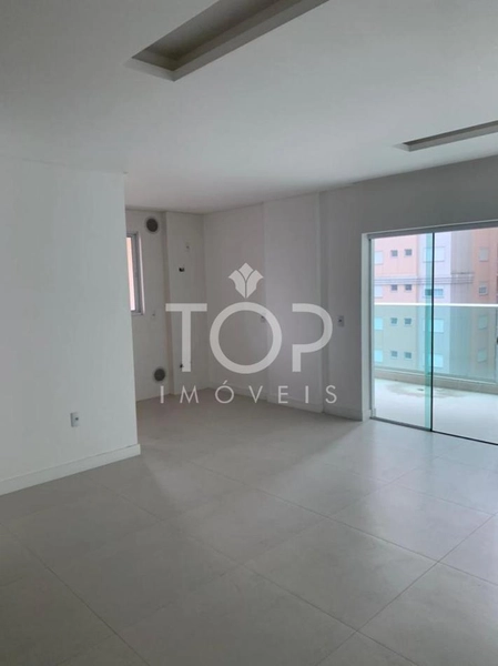 AMPLO APARTAMENTO 3 SUÍTES MEIA PRAIA FRENTE 2A AV: 30ª foto da galeria de imagens do imóvel