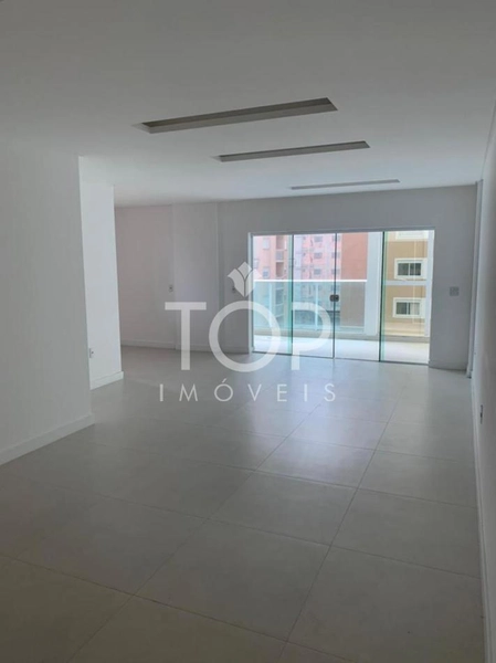 AMPLO APARTAMENTO 3 SUÍTES MEIA PRAIA FRENTE 2A AV: 28ª foto da galeria de imagens do imóvel