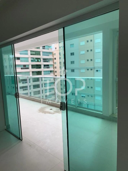 AMPLO APARTAMENTO 3 SUÍTES MEIA PRAIA FRENTE 2A AV: 1ª foto da galeria de imagens do imóvel