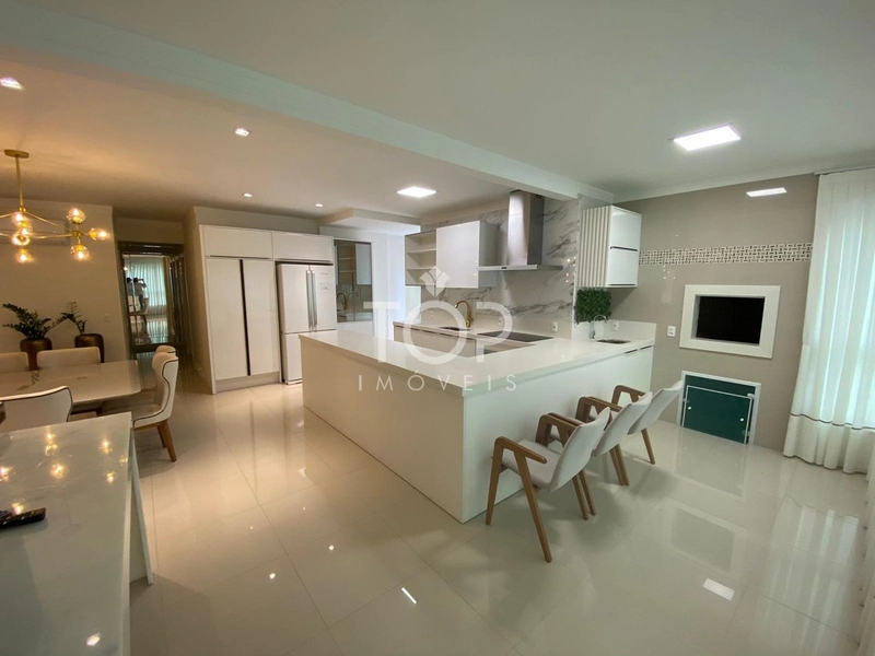 APARTAMENTO FINAMENTE MOBILIADO EM MEIA PRAIA.: 24ª foto da galeria de imagens do imóvel