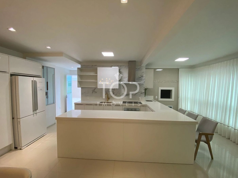 APARTAMENTO FINAMENTE MOBILIADO EM MEIA PRAIA.: 25ª foto da galeria de imagens do imóvel