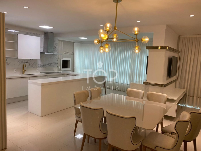 APARTAMENTO FINAMENTE MOBILIADO EM MEIA PRAIA.: 1ª foto da galeria de imagens do imóvel