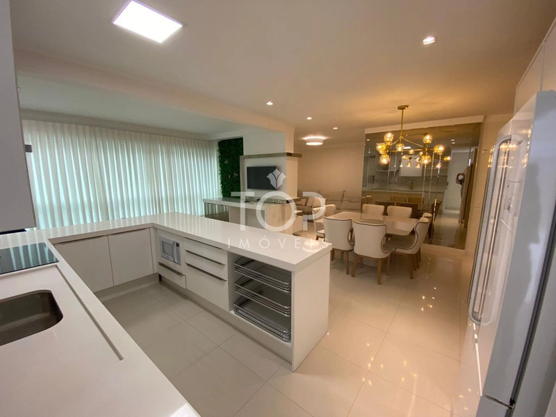 APARTAMENTO FINAMENTE MOBILIADO EM MEIA PRAIA.: 33ª foto da galeria de imagens do imóvel