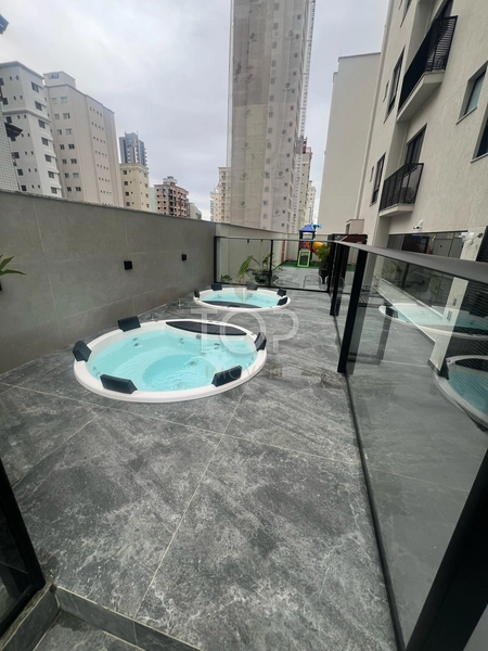 FLATS NA QUADRA DO MAR, EM MEIA PRAIA/SC: 4ª foto da galeria de imagens do imóvel
