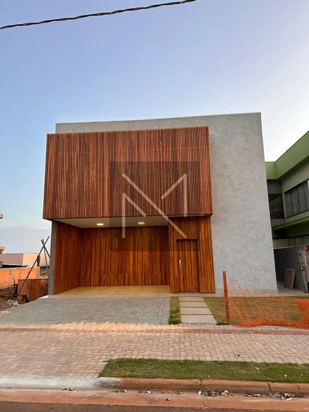 Sobrado para venda no Taua Araçari em Londrina - PR: 1ª foto da galeria de imagens do imóvel