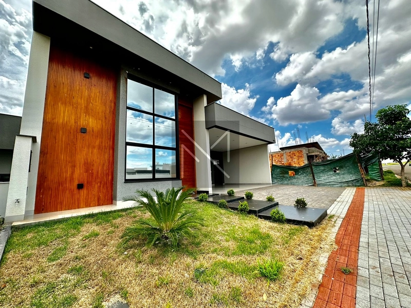 Casa Térrea - Disponível para venda: 1ª foto da galeria de imagens do imóvel