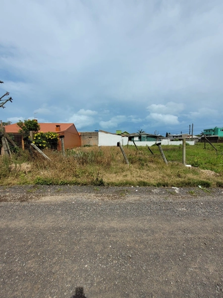 TERRENO 3 QUADRAS DO MAR PRÓXIMO A TUDO !: 2ª foto da galeria de imagens do imóvel