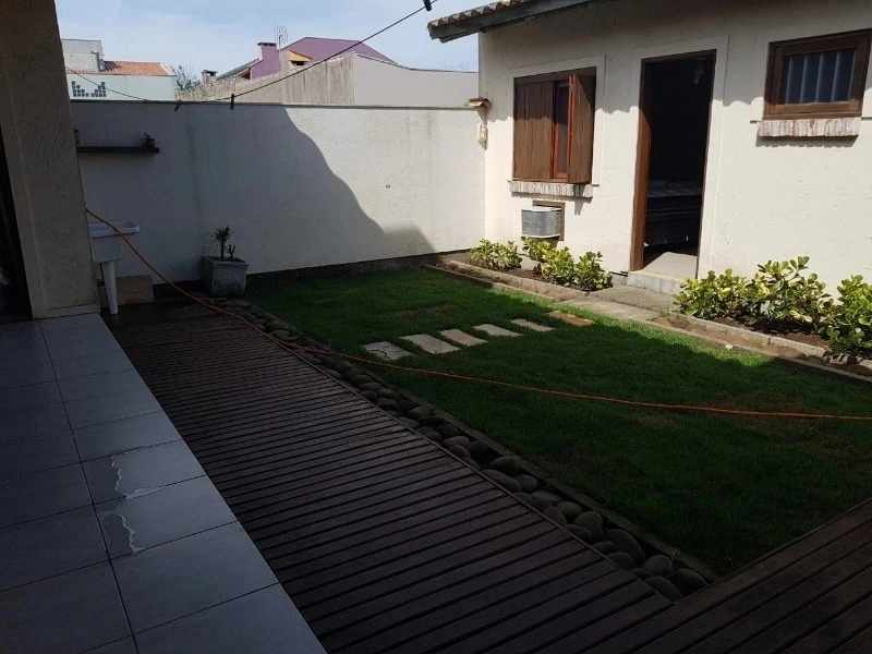 CASA AMPLA EM DOIS TERRENOS HÁ 1 QUADRA DO MAR: 4ª foto da galeria de imagens do imóvel
