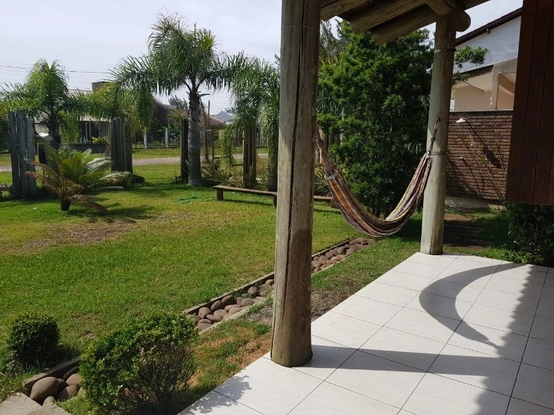 CASA AMPLA EM DOIS TERRENOS HÁ 1 QUADRA DO MAR: 5ª foto da galeria de imagens do imóvel
