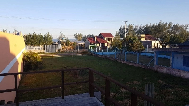 CASA AMPLA EM DOIS TERRENOS HÁ 1 QUADRA DO MAR: 7ª foto da galeria de imagens do imóvel