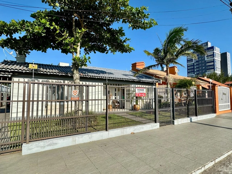 CASA 3 DORMITÓRIOS (1 SUÍTE) NA ZONA NOVA - PRÓXIMA AO MAR: 1ª foto da galeria de imagens do imóvel