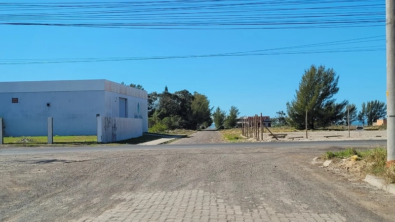 CASA AMPLO TERRENO - 3 DORMITÓRIOS - 550 METROS DA BEIRA MAR: 17ª foto da galeria de imagens do imóvel