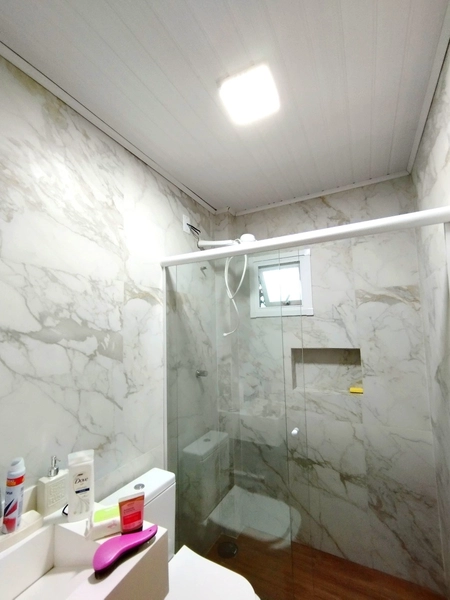 CASA 2 DORMITÓRIOS HÁ 1 QUADRA DO MAR - AMPLO TERRENO: 6ª foto da galeria de imagens do imóvel