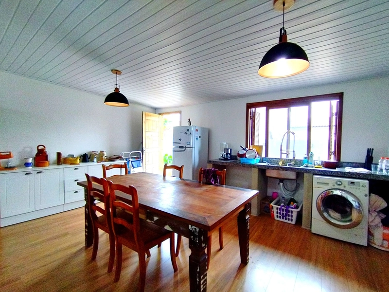 CASA 2 DORMITÓRIOS HÁ 1 QUADRA DO MAR - AMPLO TERRENO: 7ª foto da galeria de imagens do imóvel