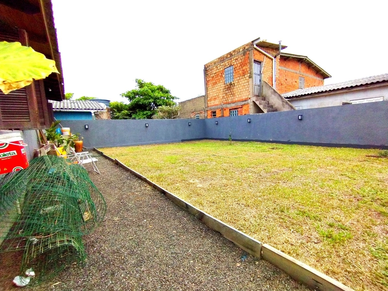 CASA 2 DORMITÓRIOS HÁ 1 QUADRA DO MAR - AMPLO TERRENO: 19ª foto da galeria de imagens do imóvel