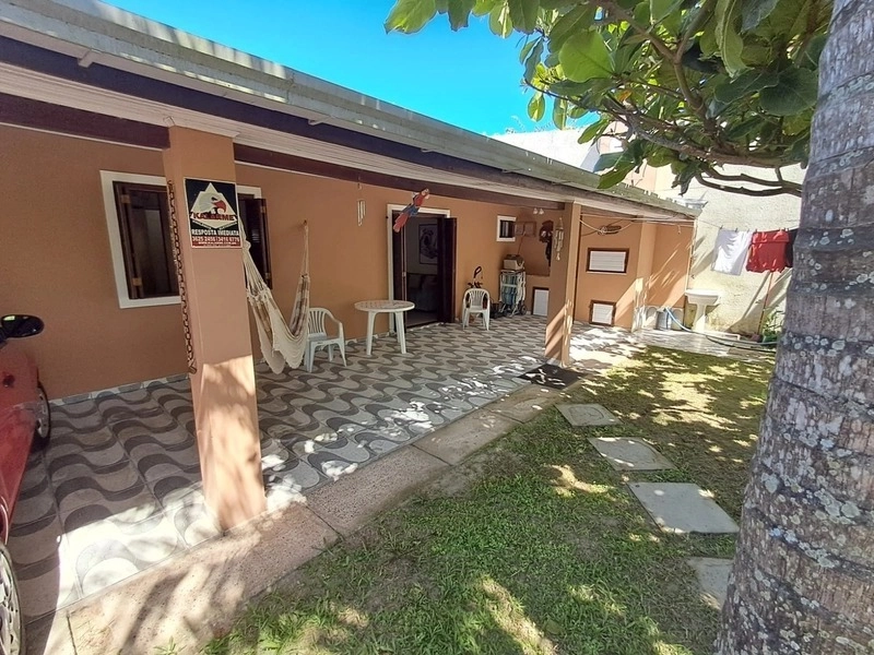 CASA 2 DORMITÓRIOS - TERRENO AMPLO - 3 QUADRAS DO MAR: 3ª foto da galeria de imagens do imóvel