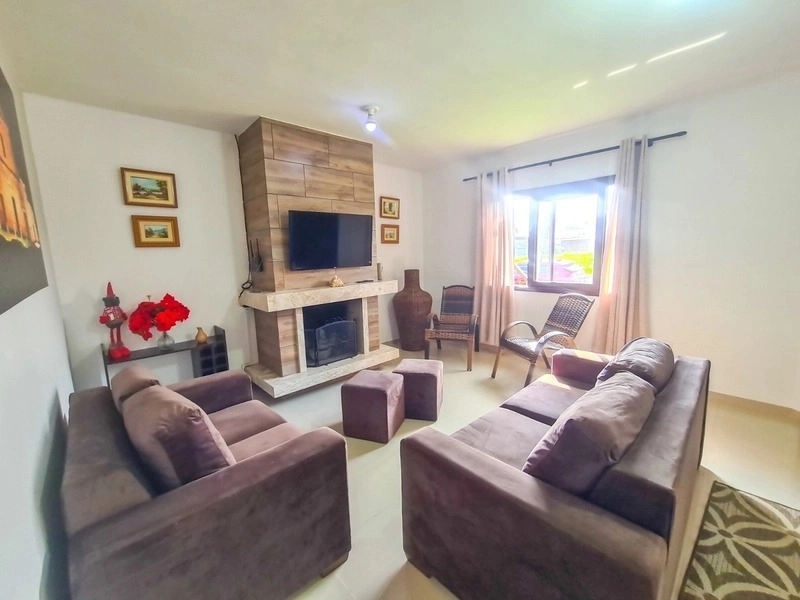 LINDA CASA CLÁSSICA COM 3 DORMITÓRIOS (1 SUÍTE) E PRÓXIMO AO MAR: 4ª foto da galeria de imagens do imóvel