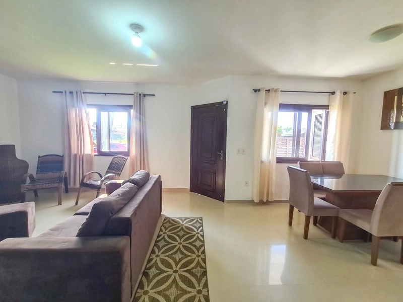 LINDA CASA CLÁSSICA COM 3 DORMITÓRIOS (1 SUÍTE) E PRÓXIMO AO MAR: 6ª foto da galeria de imagens do imóvel