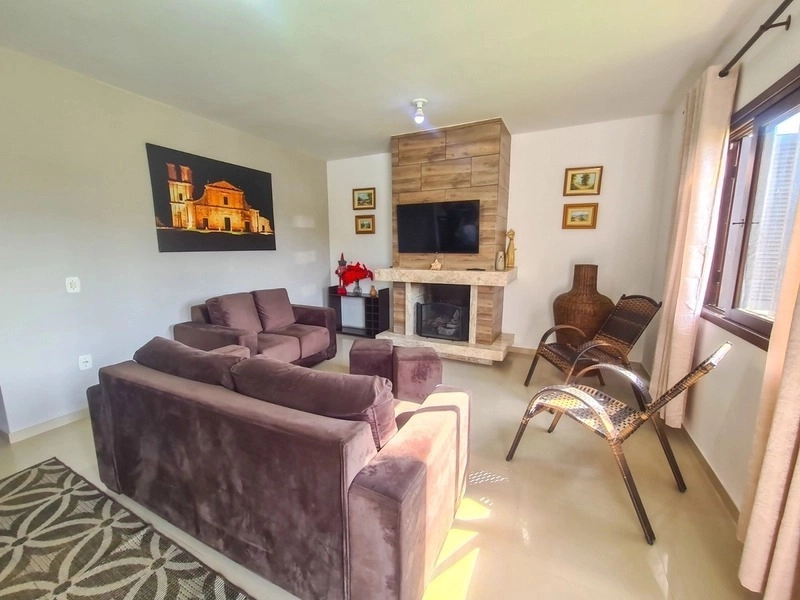 LINDA CASA CLÁSSICA COM 3 DORMITÓRIOS (1 SUÍTE) E PRÓXIMO AO MAR: 8ª foto da galeria de imagens do imóvel